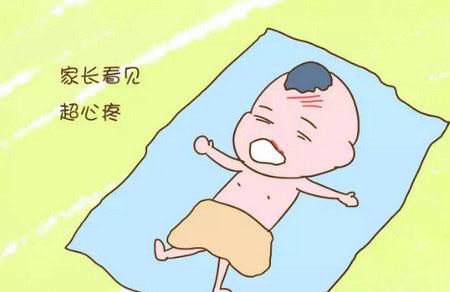刚生下来的宝宝，脸上却有三道痕，都是产钳惹得祸