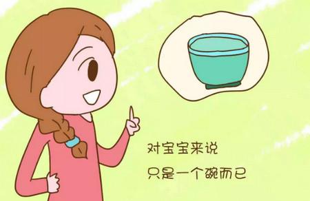 带孩子医院看病，宝妈只当众喂了个奶，宝爸就恼羞成怒了