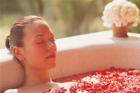 月子水可以洗澡吗