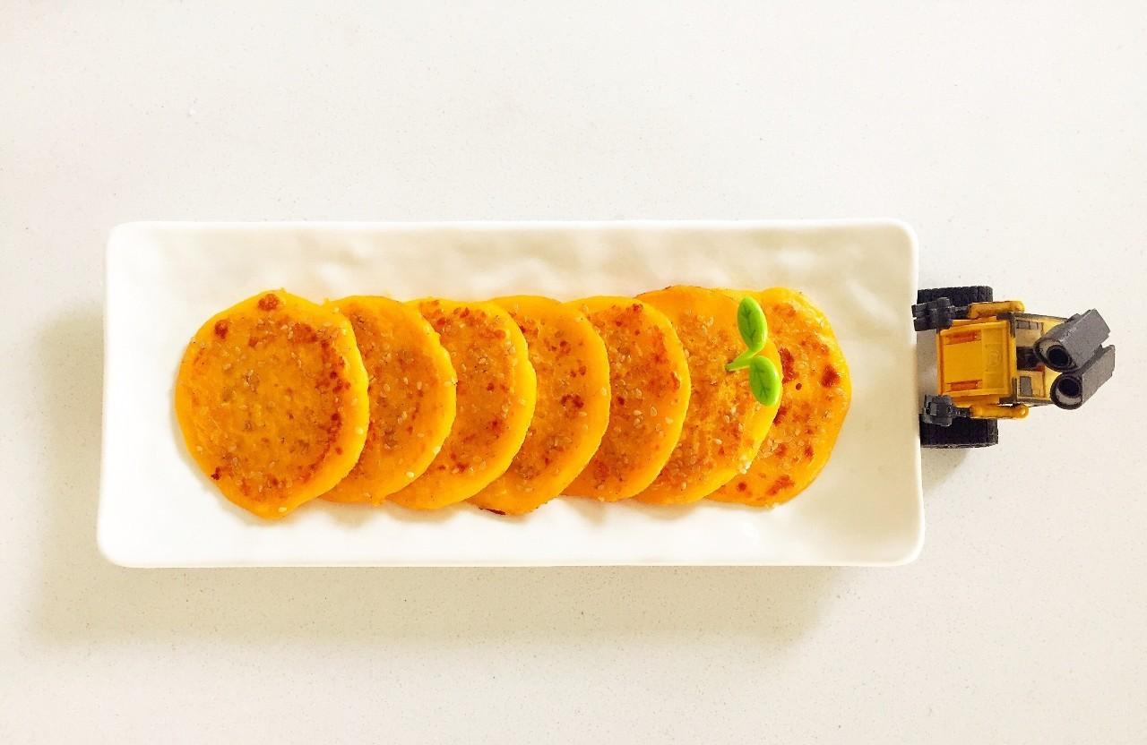 南瓜芝麻小软饼—天然食材好味道，妈妈一起吃吧！12M+