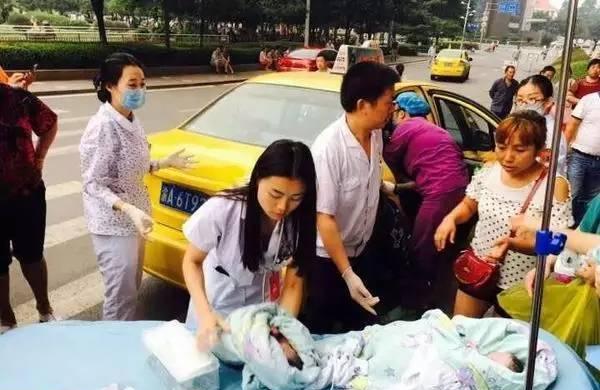 产妇出租车上生双胞胎 | 这些感受竟是分娩征兆！