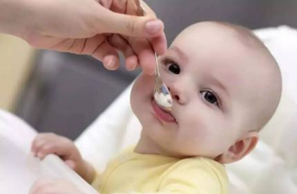 宝宝不会乖乖吃饭？选个合适的餐椅真是省力太多了