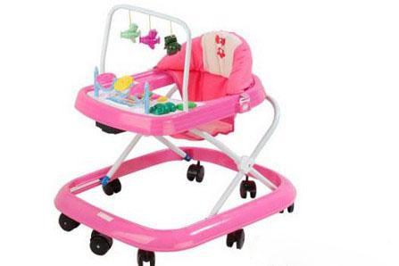 1岁宝宝7个月时就用学步车导致双脚变形，父母后悔也晚了