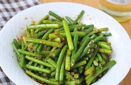 解救没胃口的快手菜——红油蒜薹