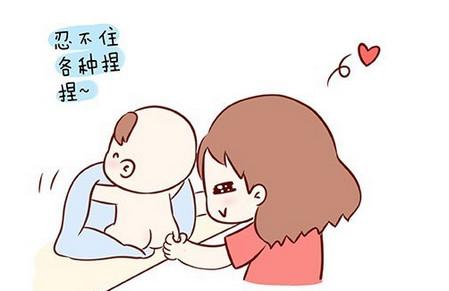对宝宝总是摸不够也亲不够，矮油感觉自己好变态~