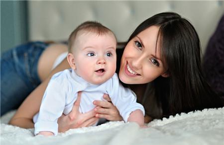 宝宝摔到颅骨骨折,月嫂竟拿了钱就跑