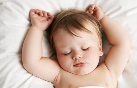 儿科医生妈妈：特殊睡眠问题-宝宝为何用脑袋撞东西