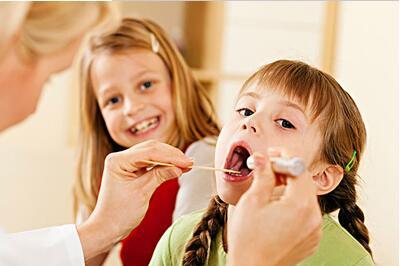 孩子扁桃体发炎发烧吃什么药最有效