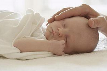 宝宝睡觉时抽搐是怎么回事