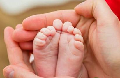 老人带孩子10个举动，会伤到宝宝，妈妈你知道吗？