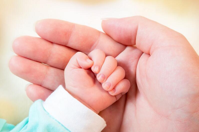 宝宝手脱皮擦什么药膏好