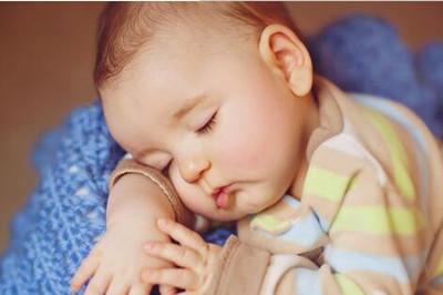 儿童睡觉时流鼻血怎么回事