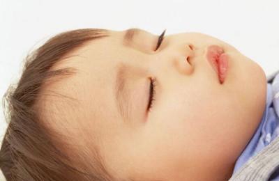 儿童睡觉呼吸声重是怎么回事