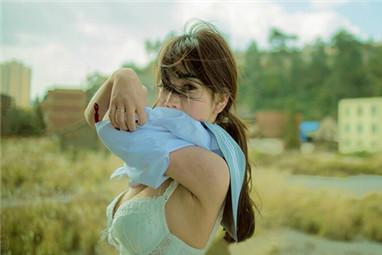 处女的乳头都很小吗