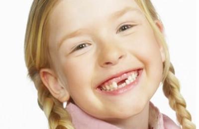 儿童牙齿磕掉了怎么办
