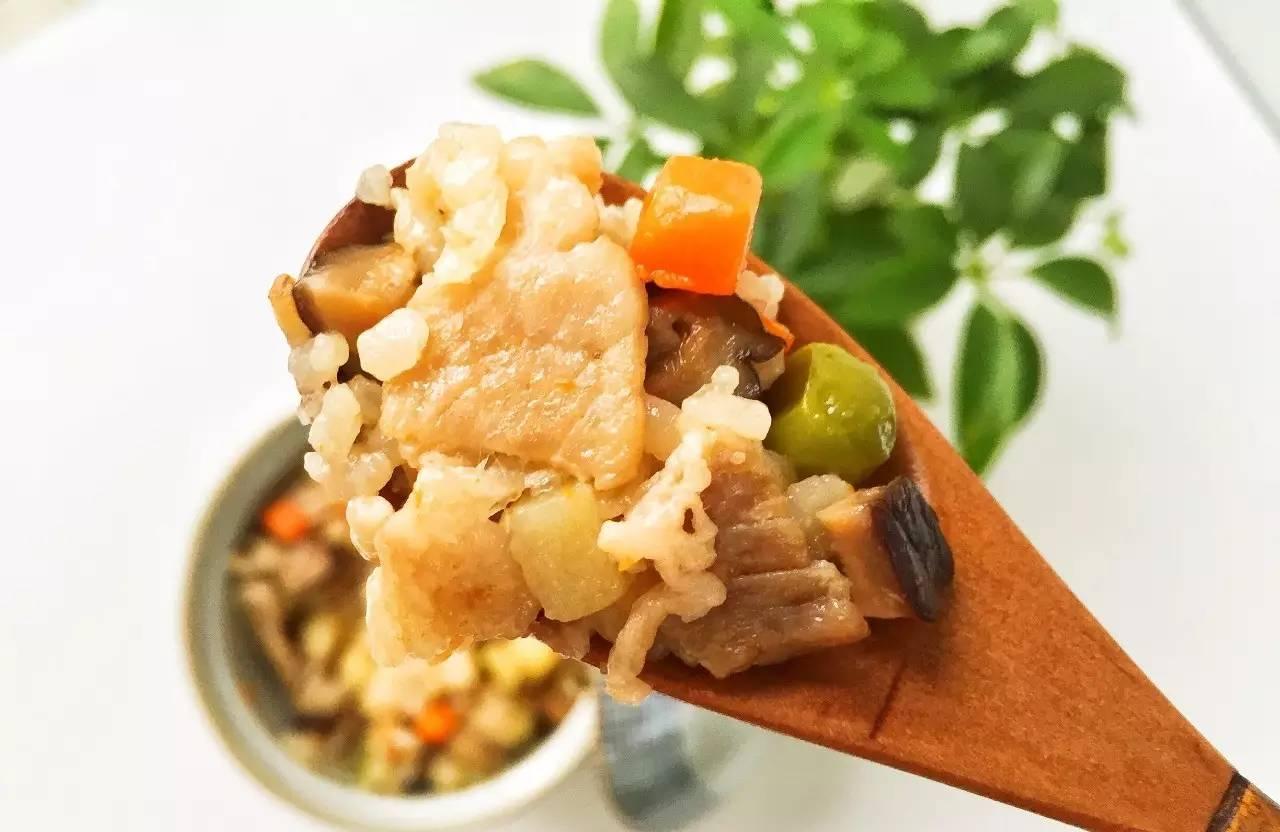 香菇土豆焖肉饭—每粒米饭都吸收了菜汁肉汤，方便，营养，满屋飘香！12M+