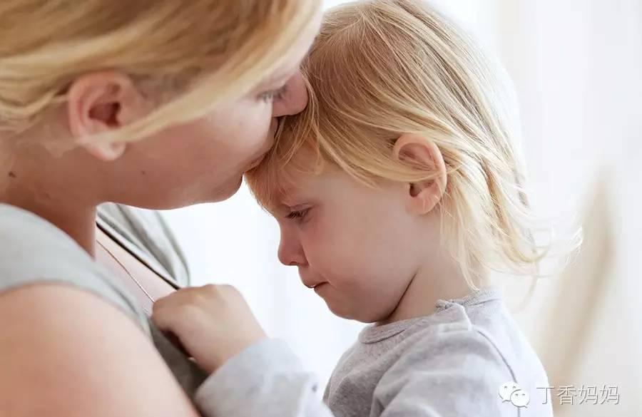 人小鬼大！孩子会因为不想上学说头疼、肚子疼吗？