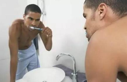 男人睡前保健的“三要三不要”