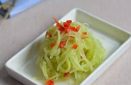 莴笋凉拌的做法 上个小凉菜，保证是抢手货！