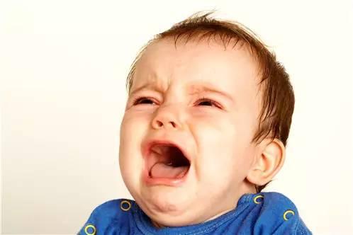宝宝常干呕，吐奶？有可能是胃食管反流！