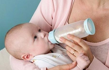 八个月宝宝超不爱喝奶粉，有什么办法，怕他营养跟不上？