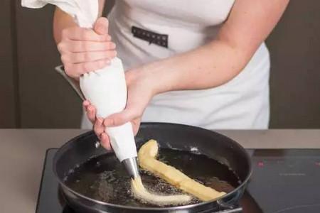  高能预警！西班牙小油条配巧克力酱的做法