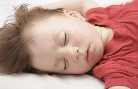 宝宝睡觉时打鼾不是睡得香，家长要警惕！两岁孩子的打鼾看病记