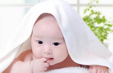 一个打嗝引起的“吐奶”，婆婆在医院闹出大乌龙