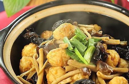 蛋色金黄、香鲜软嫩的“虎皮鹌鹑蛋茶树菇”做法