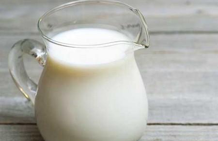 牛奶营养虽丰富，但这4种牛奶对宝宝危害很大