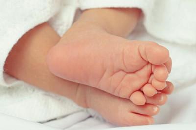 儿童脚脱皮是怎么回事