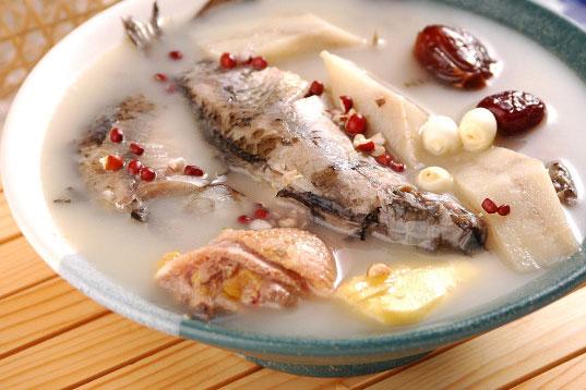 坐月子吃的鲫鱼汤怎么做