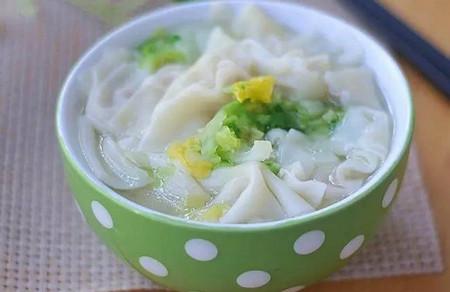 从超市学来一个包馄饨的好方法，简单精致，家人好喜欢