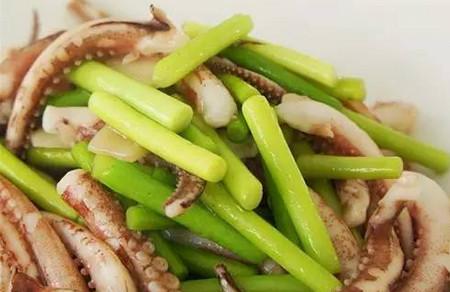 香炒蒜苔鱿鱼须的做法