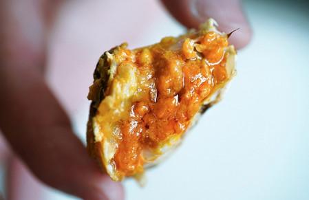 大闸蟹这道菜，做起来容易，吃起来难