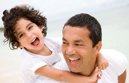 父亲到女儿家做客震惊不已,回家后对妻子做了这件事......