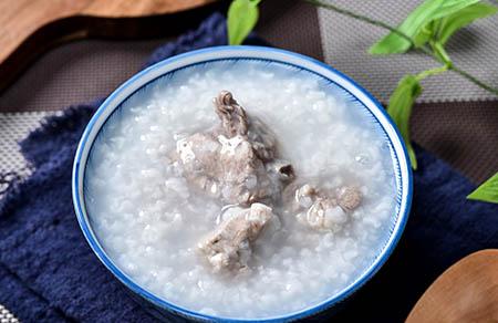 宝宝菠菜猪肝粥的做法