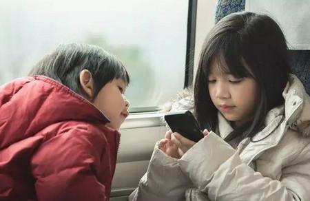 小小孩可以滑手机？医生这样说