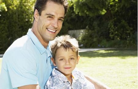 儿子怂恿爸爸贷款买跑车，高管老爸三个问题让他哑口无言......