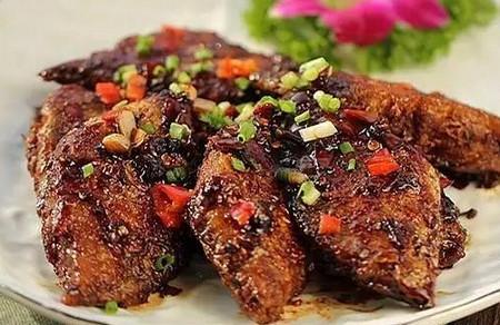 怎么烧带鱼不腥又不碎呢？泡椒烧带鱼的做法