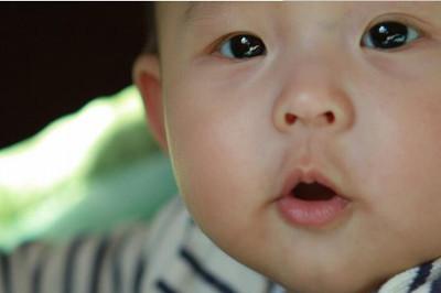 孩子口吃看什么科