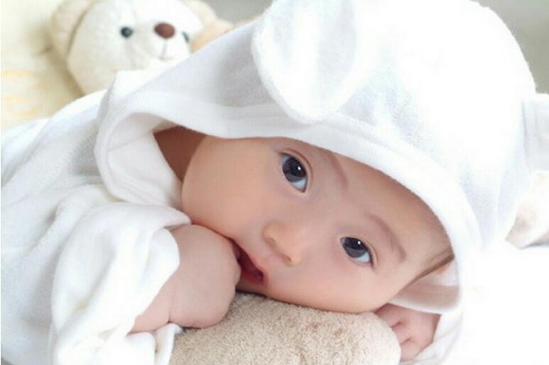 宝宝眉毛上的胎垢怎么办