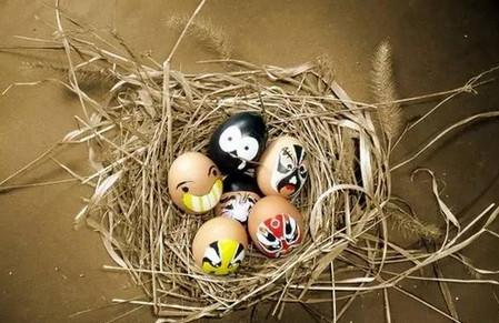 鸡蛋壳手工制作图片：鸡蛋壳不要扔，用它来培养孩子的创造力！