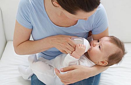哺乳期的宝宝要怎么喝水，妈妈你真的知道吗？