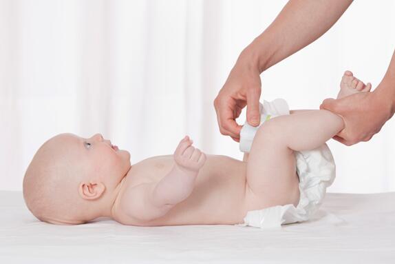 宝宝屁股红可以擦爽身粉吗 擦爽身粉会不会导致宝宝红屁屁