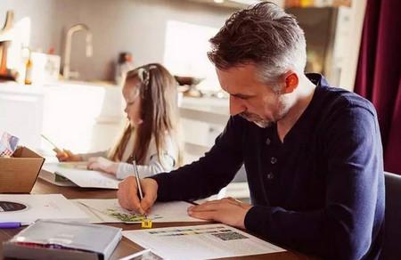 一定要不断地告诉孩子，父母永远是站在他这边的