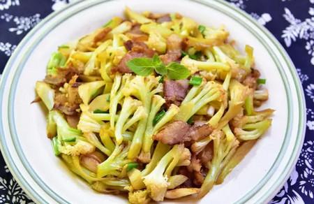 花菜怎么做好吃又简单 超级快手炒花菜，平民下饭菜，脆嫩味美