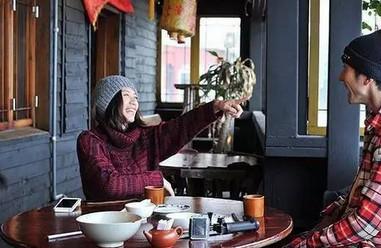 42岁贾静雯怀第三胎，身材像少女，全靠老公「虐」出来
