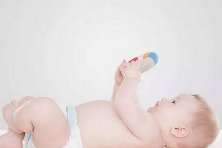 玩出来的聪明灵巧：0-3岁宝宝精细动作训练分龄建议及玩具推荐