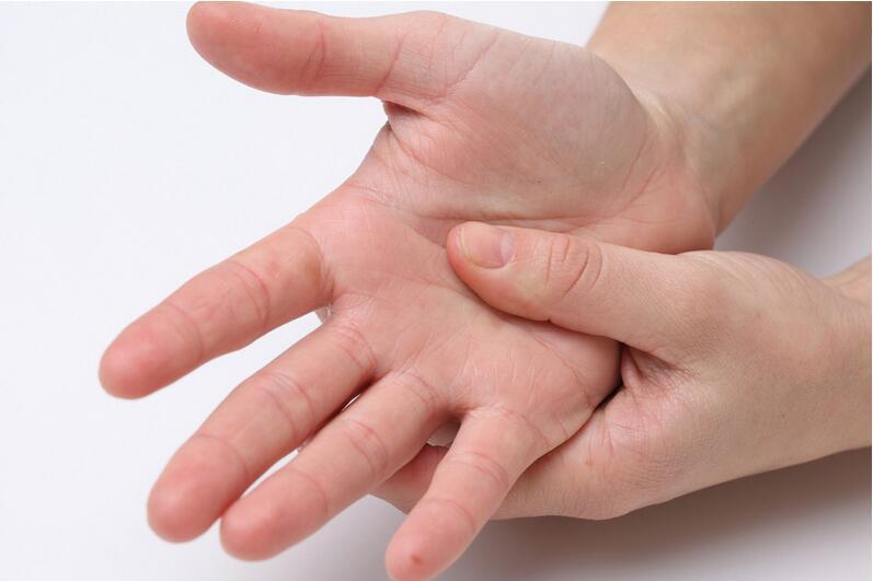 手心痒是怎么回事